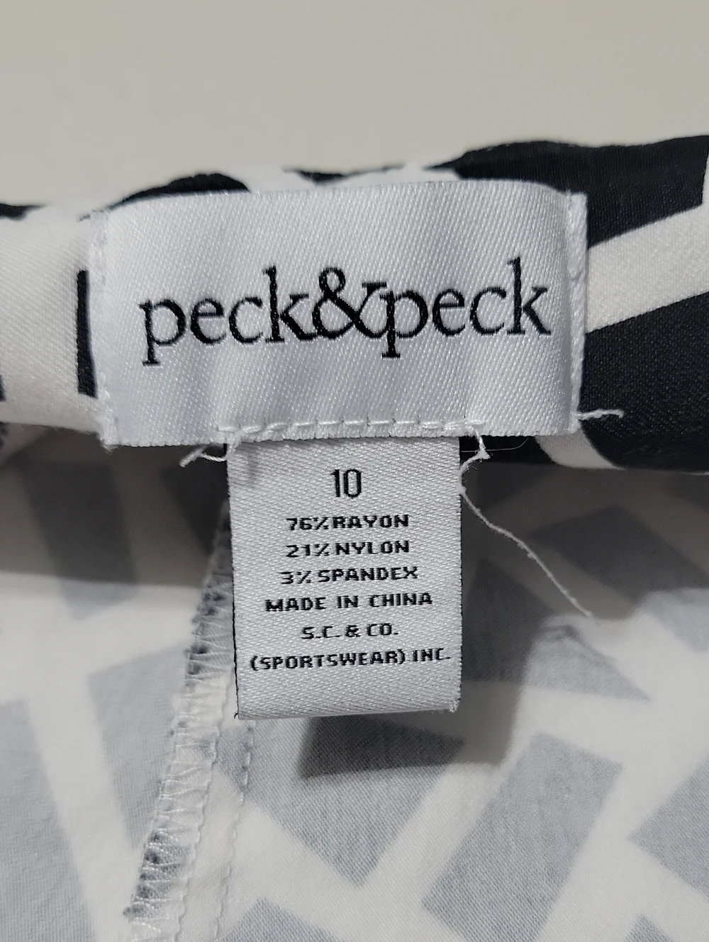 Peck & Peck Women's Black White Geometric Pull-on Ankle Pants Sz 10 Career